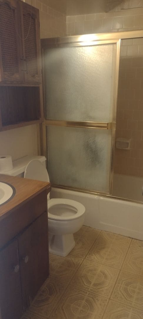 Building Photo - Amazing View 2br,1bath, 1pkg with pool access
