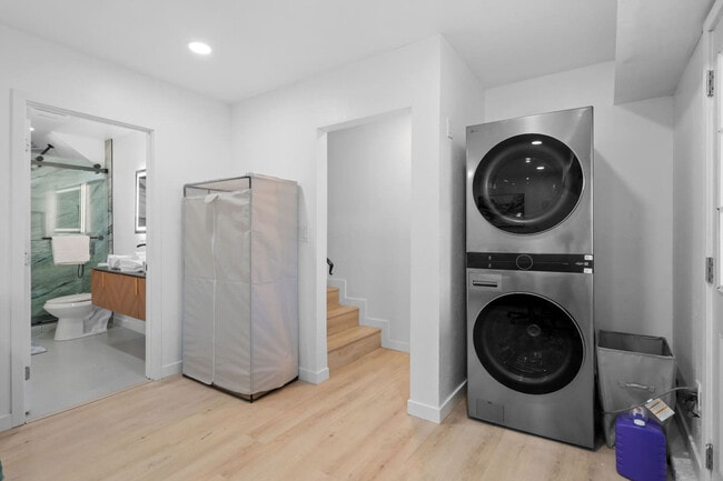 Building Photo - 5048 Bluff Pl