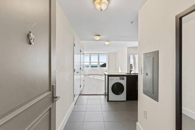 Building Photo - 88 Morgan St