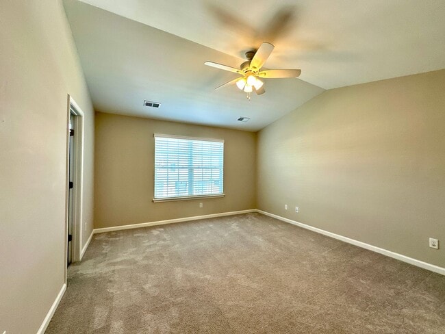 Building Photo - 3 Bed 2 Bath Townhome Located in Cokers Co...