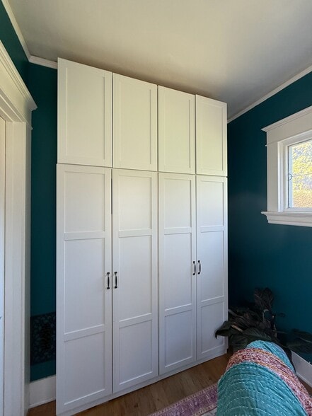 Building Photo - 4534 Thackeray Pl NE