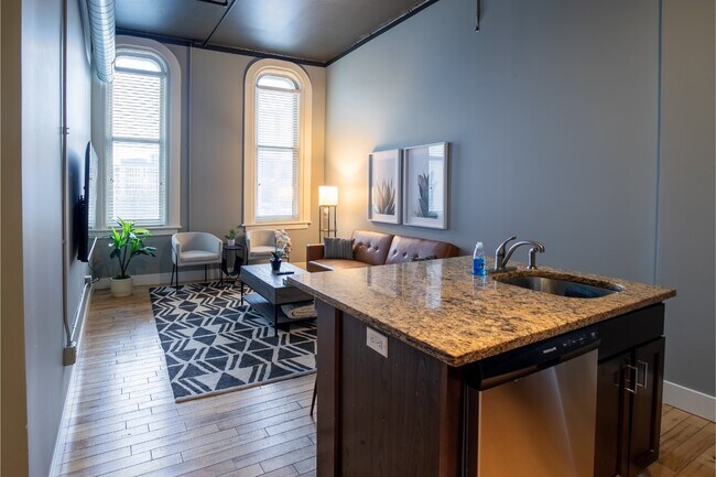 Primary Photo - 139 Pearl St NW