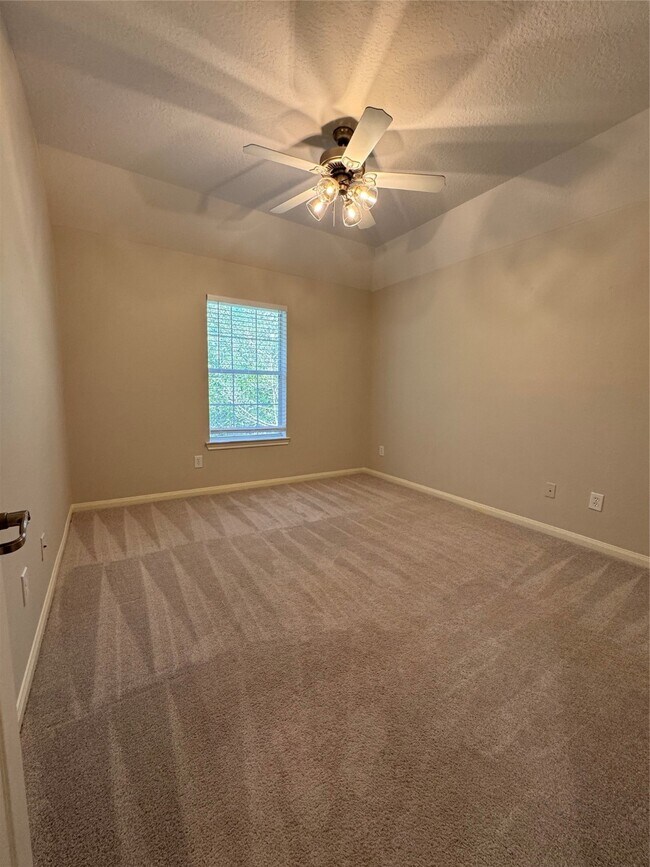 Building Photo - 137 E Montfair Blvd
