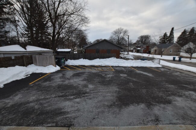 Building Photo - 457 Talma St