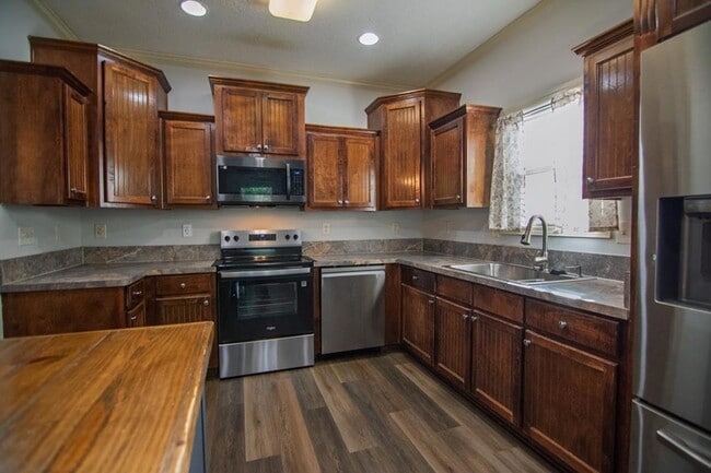 Building Photo - 1907 Westminster Dr