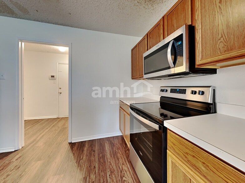 Building Photo - 6616 Waterhill Ln