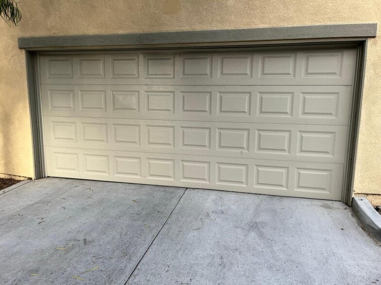 Building Photo - 4300 Newton Ave