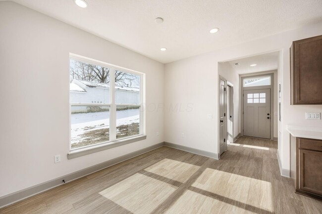 Building Photo - 391 Brehl Ave