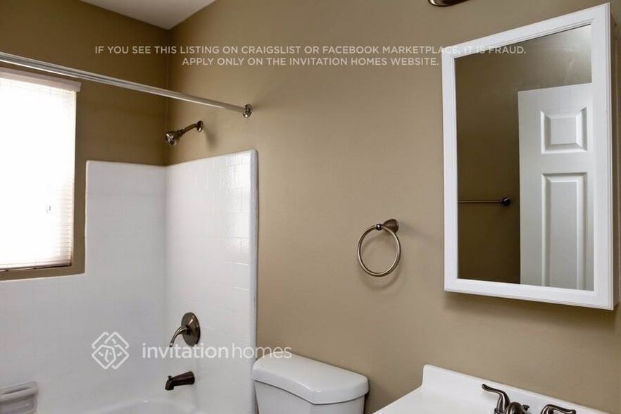 Building Photo - 2010 N Corlett Ave