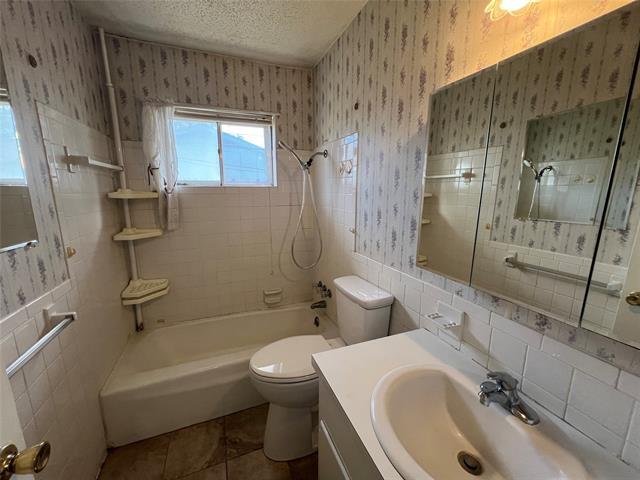 Building Photo - 2209 N Woods St