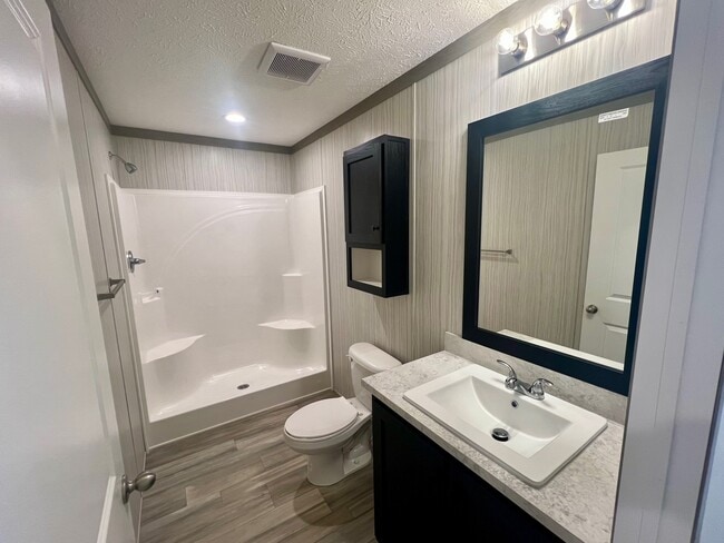 Building Photo - 300 Forrest Ave