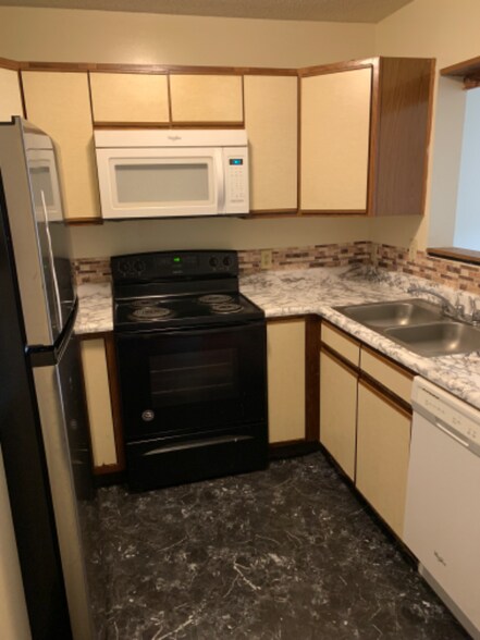 Building Photo - 1360 Hunters Rd