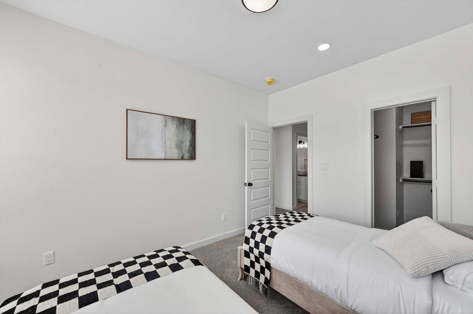 Building Photo - 2909 El Fenice Ln