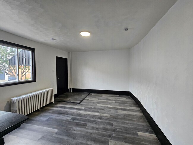 Building Photo - Fully Updated 3 bedroom 1 bath house for rent in the South Side Flats