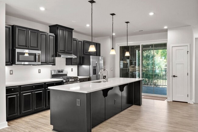 Building Photo - Gorgeous 4 bed 3.5 bath in Trinity Townes ...