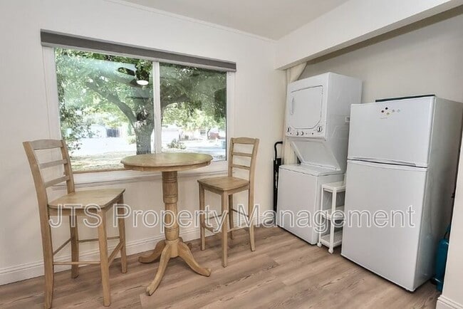 Building Photo - 6906 Pin Oak Ct