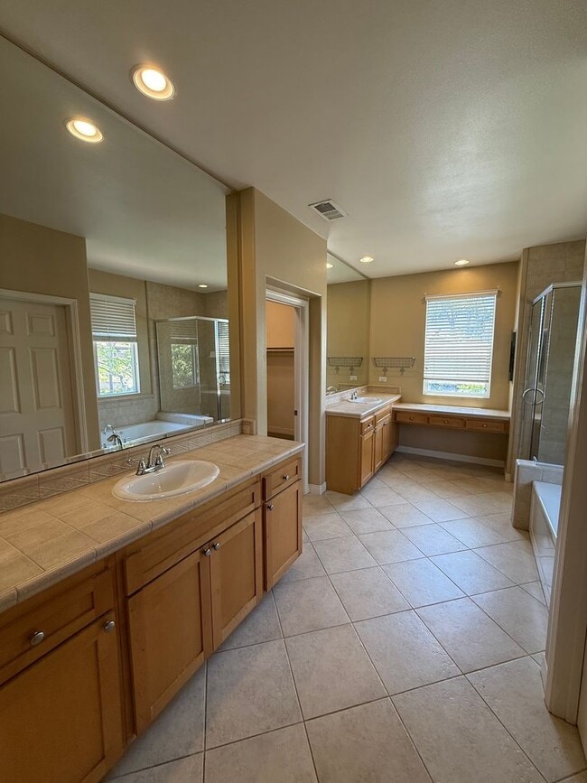 Building Photo - Luxury 5 Bedroom, 4.5 Bath Home in Otay Ra...