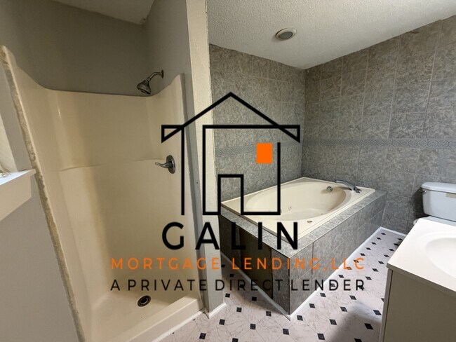 Building Photo - 1247 Carr Ave