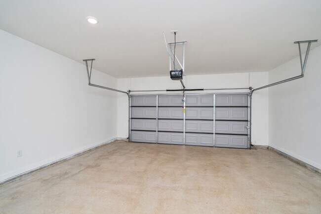 Building Photo - Move-In Special! Pay only ½ of your first ...