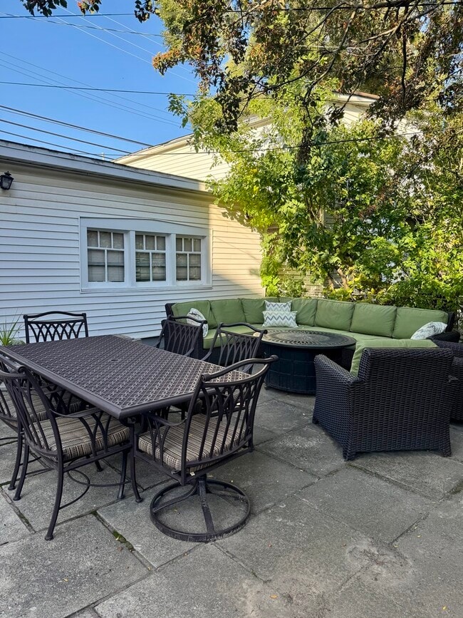 Building Photo - 2602 W Winona St