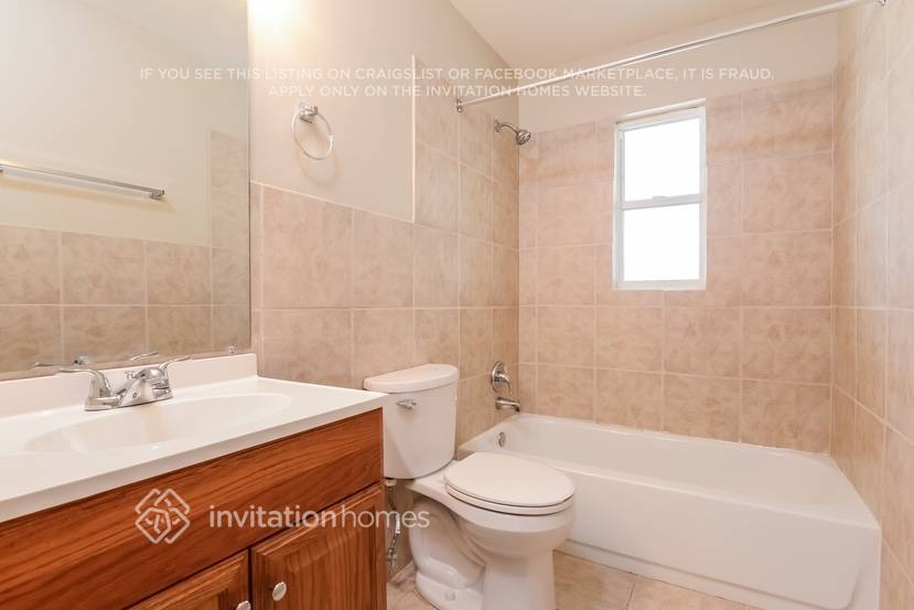 Building Photo - 926 SE 25th Terrace