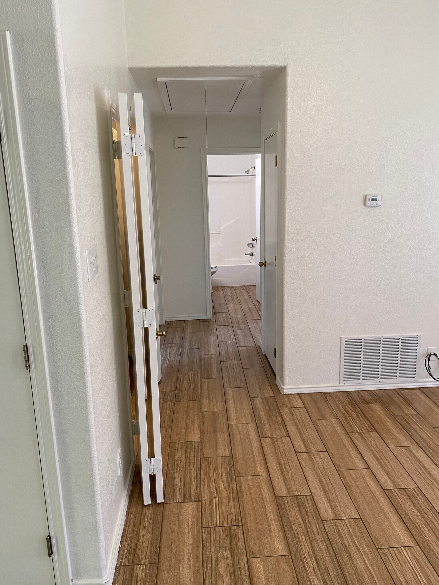 Building Photo - 1501 E Thomas St