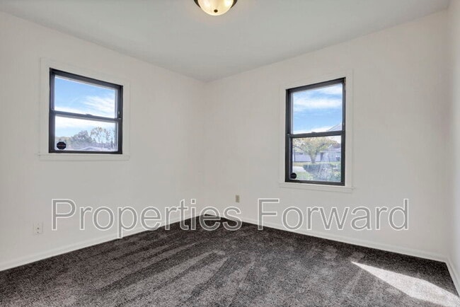 Building Photo - 4379 Maplegrove Dr
