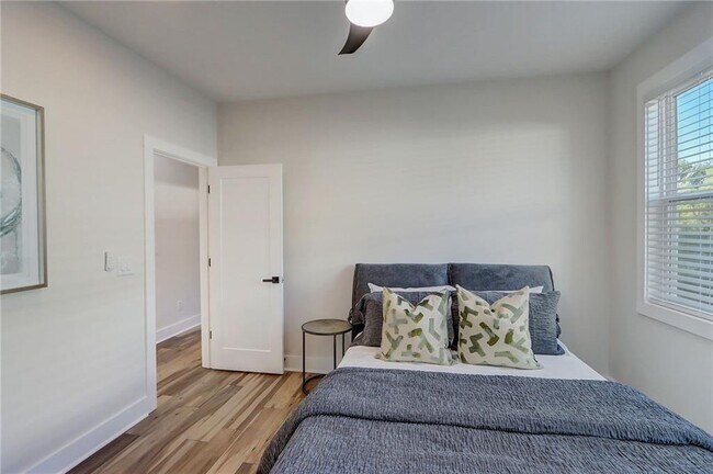 Building Photo - 2014 Cambridge Ave