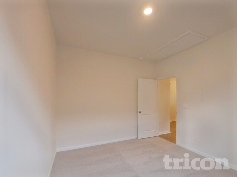 Building Photo - 1079 Staghorn Ave