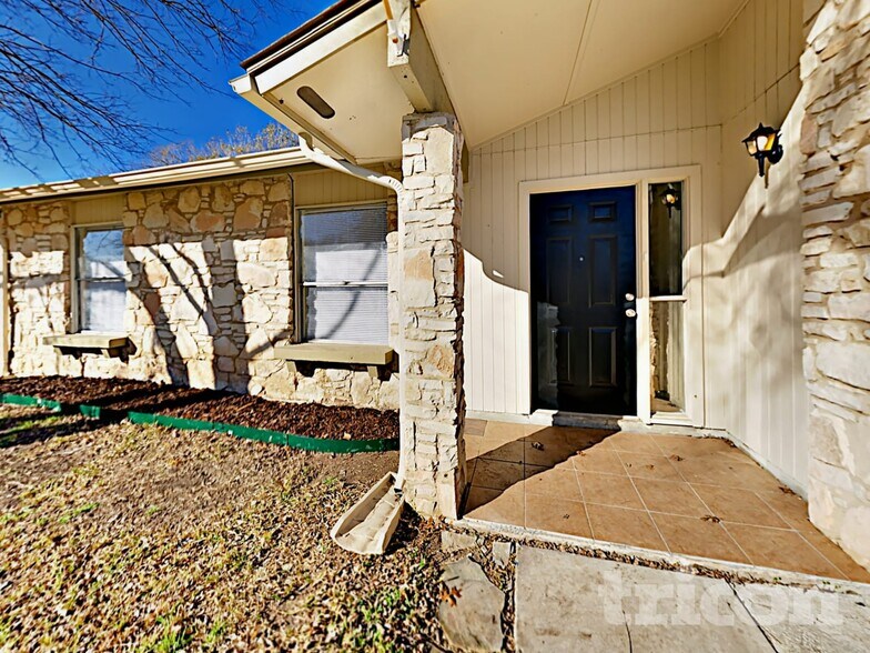 Building Photo - 8415 Glen Echo