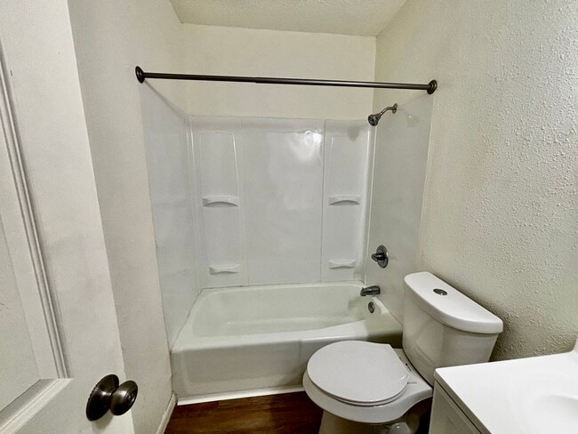 Building Photo - Pre-leasing for February - Updated 3 Bedroom 2 Bathroom Home