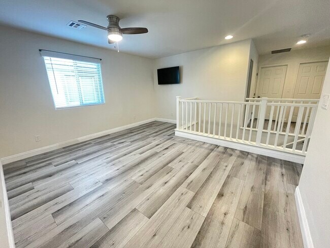 Building Photo - Carry Over Showing: This property has been...