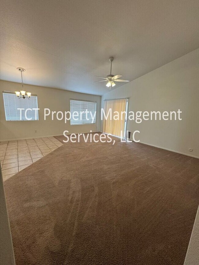 Building Photo - Spacious Open Concept 3 bedroom, 2 bath Ho...