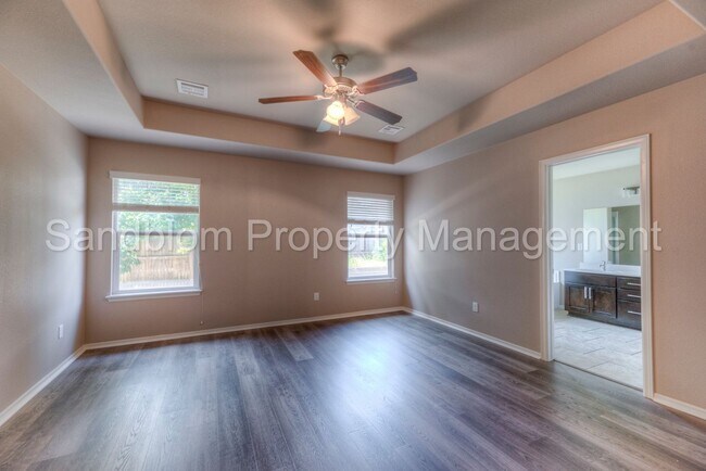 Building Photo - For Lease | Bixby | $2999 Rent | Available...