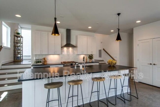 Building Photo - 958 9th Ave S