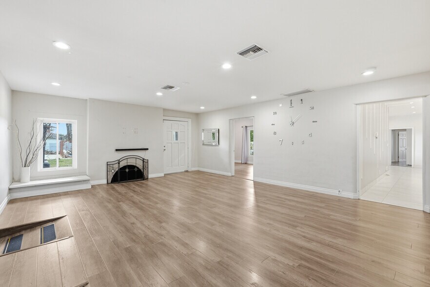 Building Photo - 8647 Corbin Ave