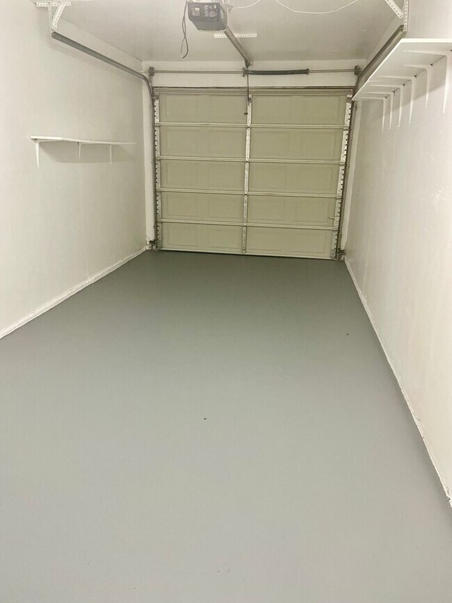 Building Photo - LARKSPUR 2431-2433