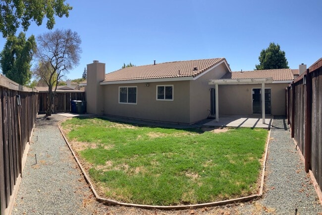Building Photo - 825 Muscat Way