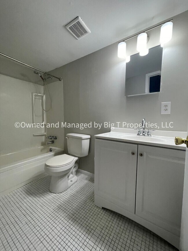 Building Photo - 125-U Clubhouse Dr SW