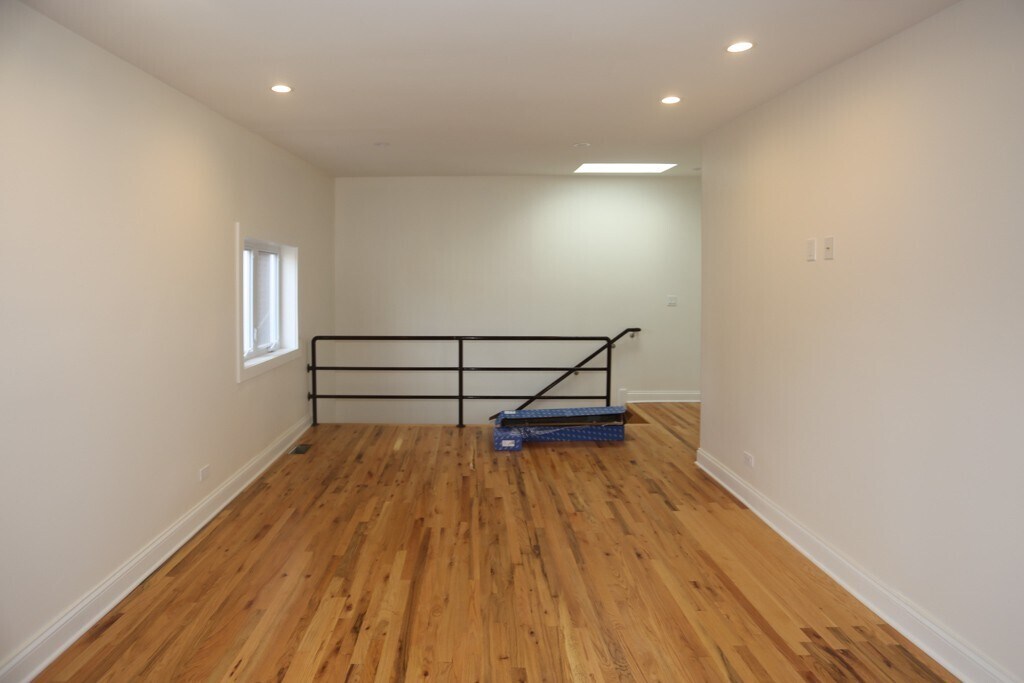 Building Photo - 1637 N Clybourn Ave