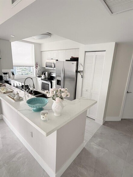 Building Photo - 19501 W Country Club Dr