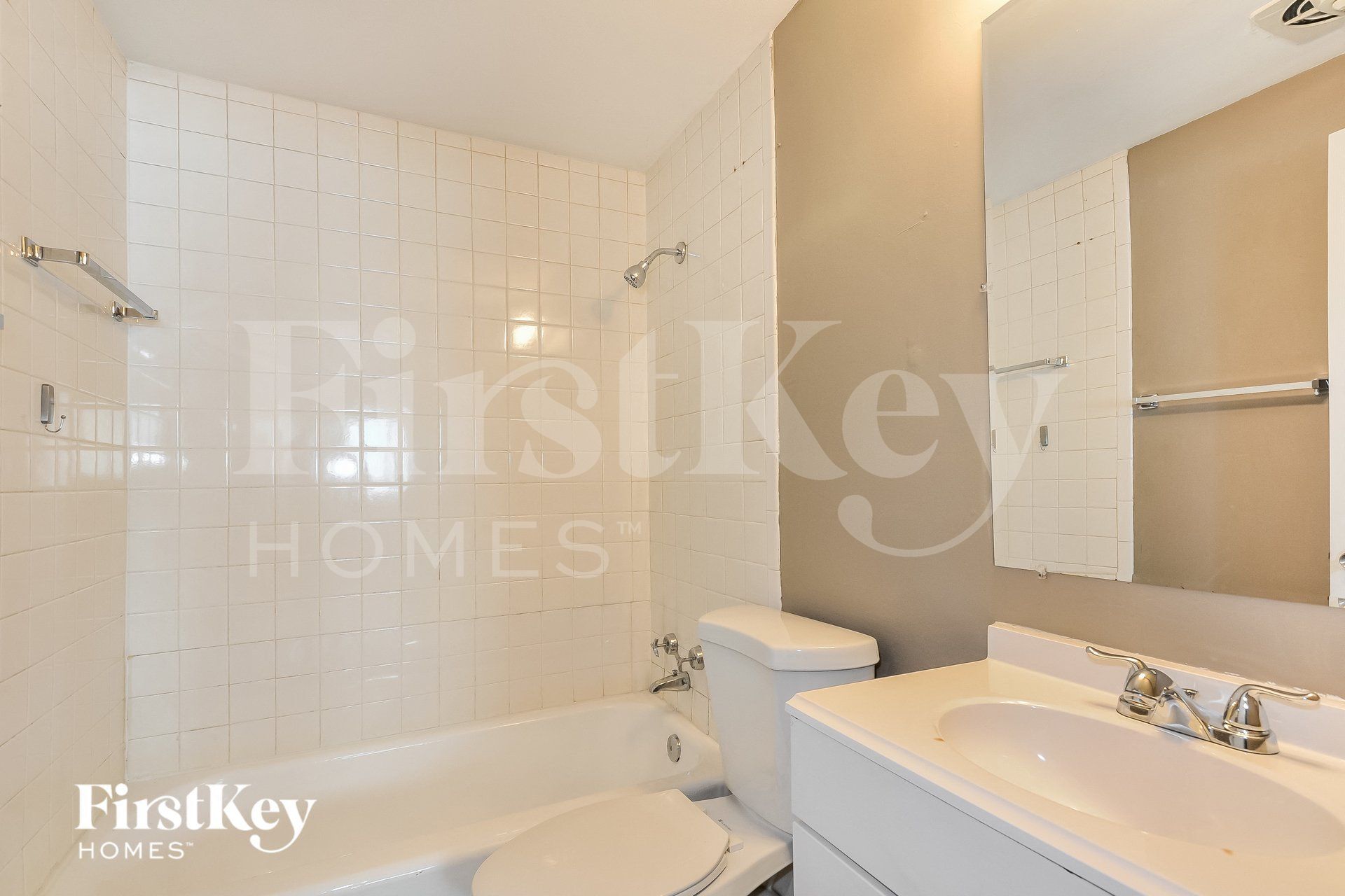 Building Photo - 2420 Cherry