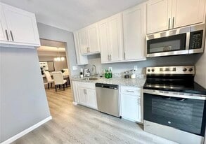 Building Photo - 10341 Forest Brook Ln