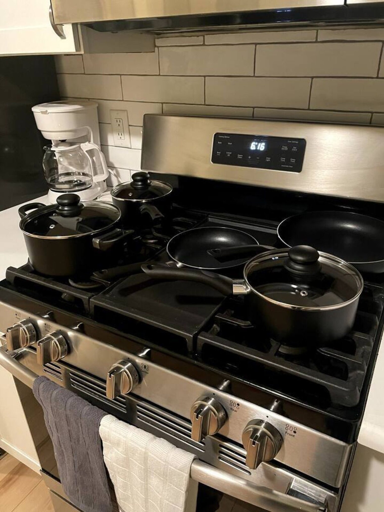 Building Photo - 137 W 15th St