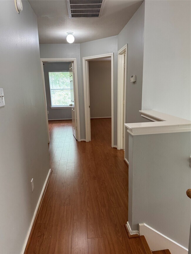 Building Photo - 226 S Walden Elms Cir