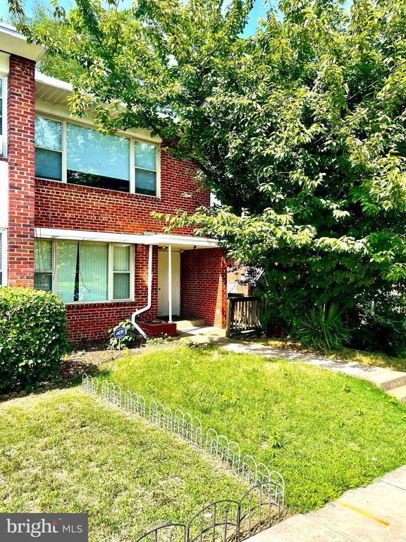 Building Photo - 108 Varnum St NE