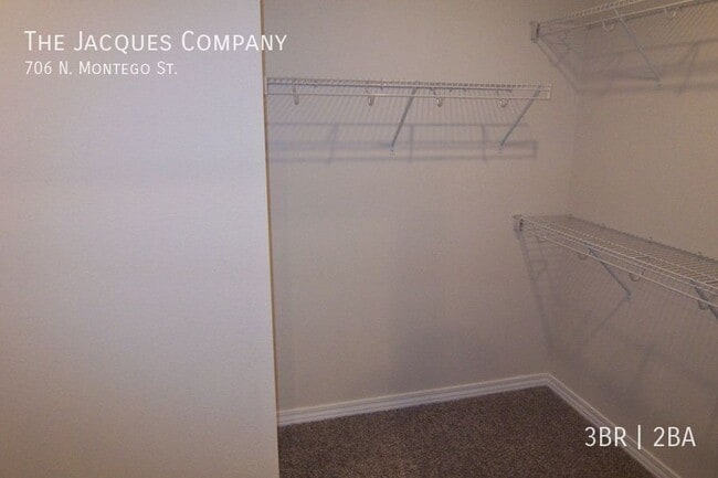 Building Photo - 706 N Montego St