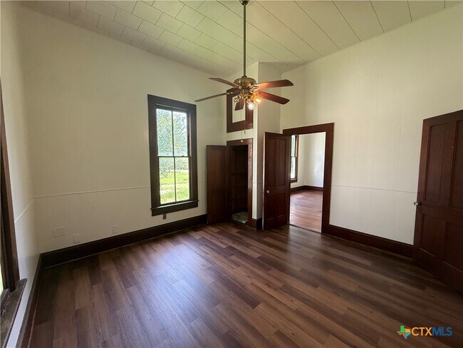 Building Photo - 184 3rd St