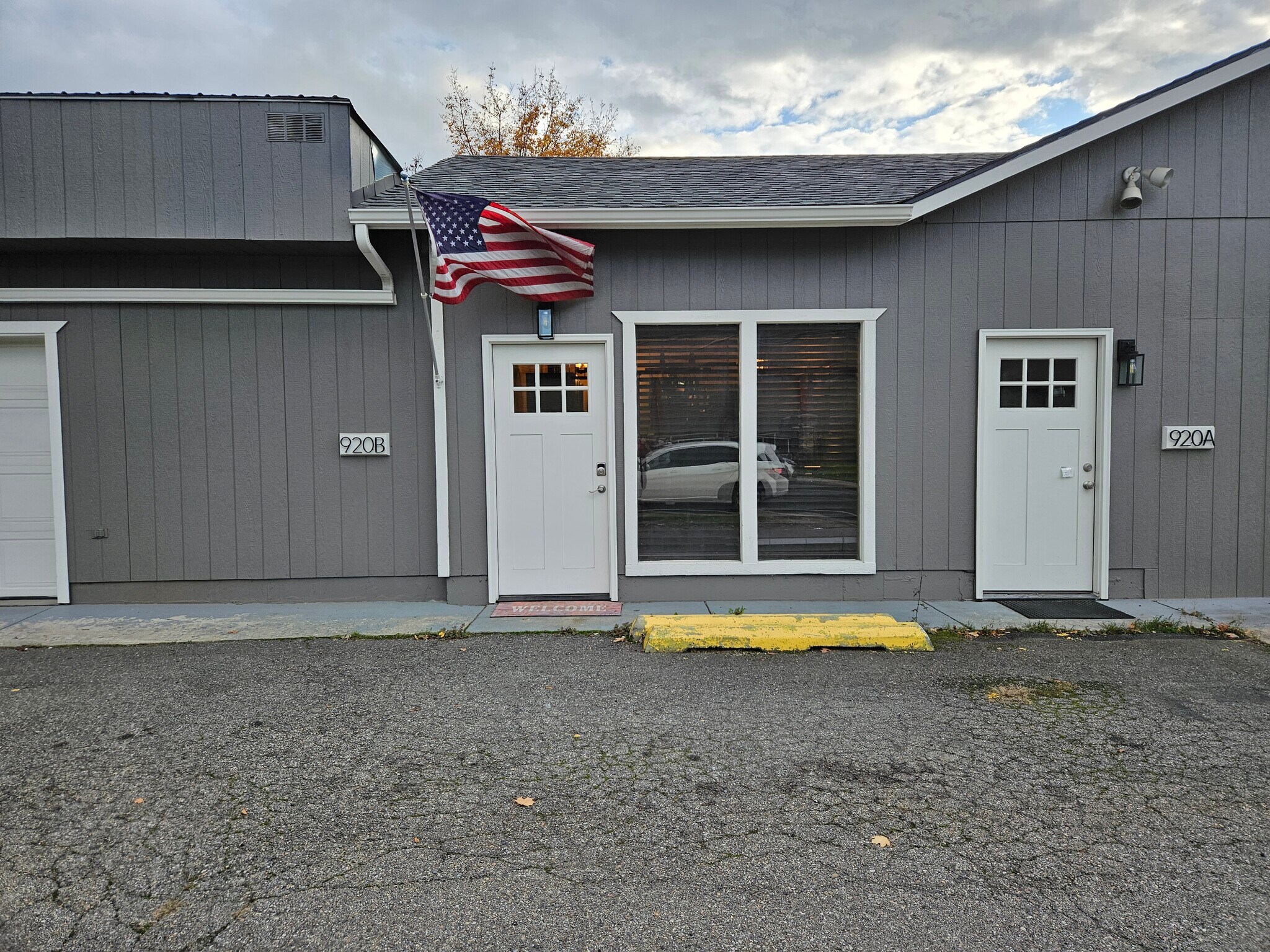 Building Photo - 920 E Best Ave