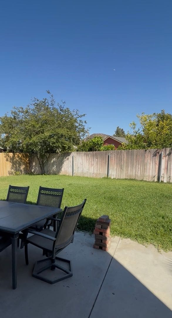 Building Photo - Lovely 3 bed  2 1/2 bath